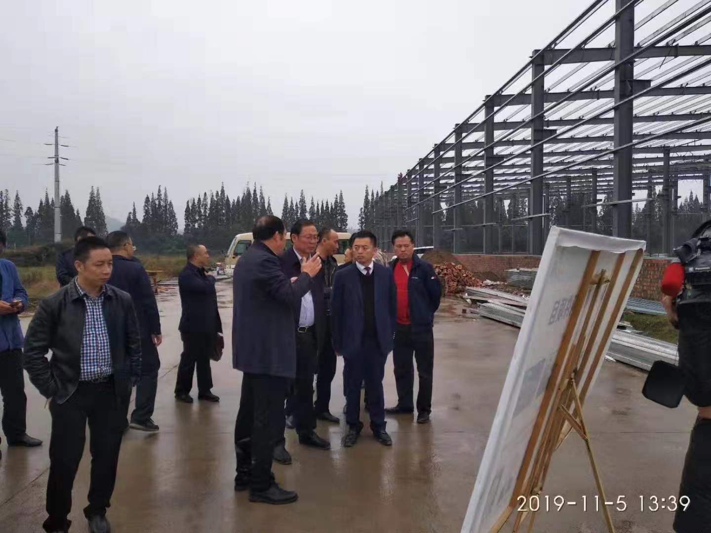 眉山市政府副市长冉登祥到洪雅调研工业项目