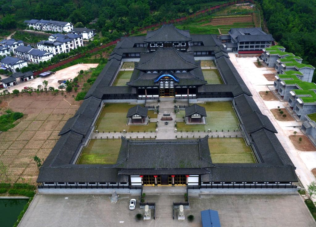 无人机视角下的光明寺-洪雅县人民政府