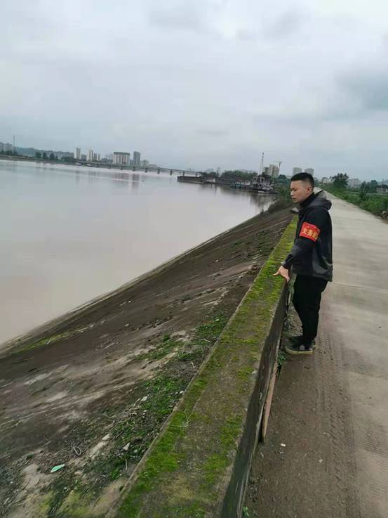 说明: 1bc7e503522a6a35e410c02dce3ec72