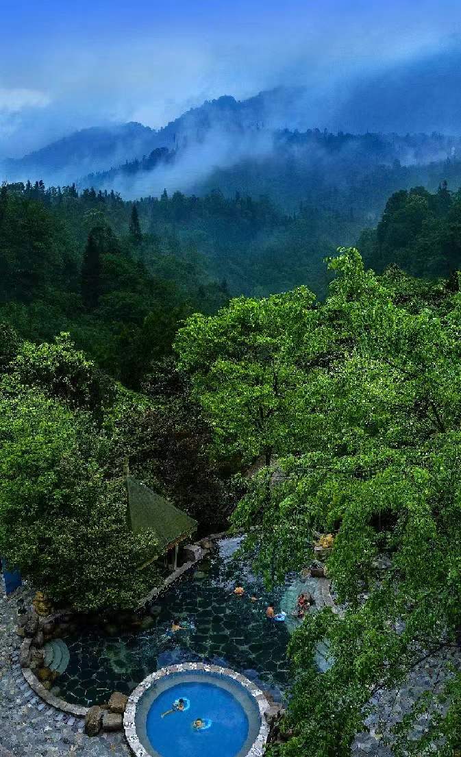 芳菲三月畅游七里坪