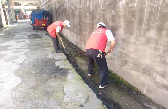 张花园社区清理北街小巷