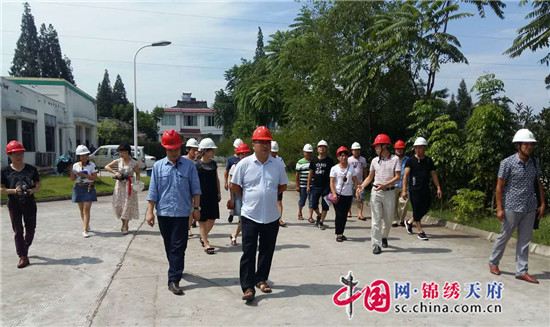 群众代表进厂参观